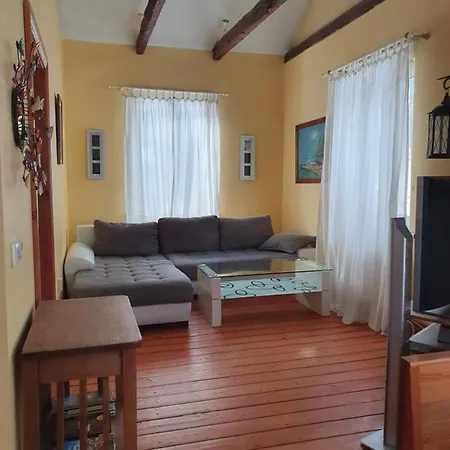 Nyaraló Mini-house With Garden In